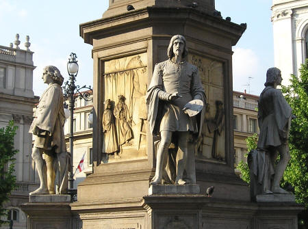 Piazza Statues